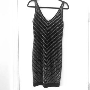 Cache sequin dark blue cocktail dress